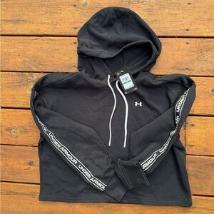Under Armour women’s black sweatshirt